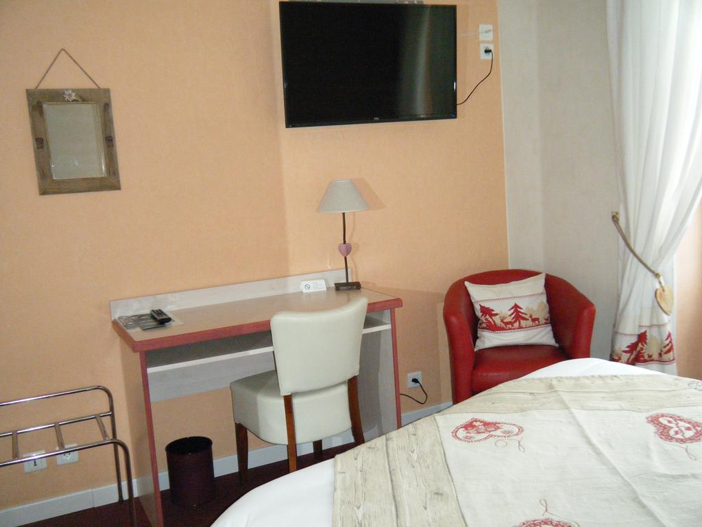 Hotel Gambetta Лон-ле-Соньє Екстер'єр фото